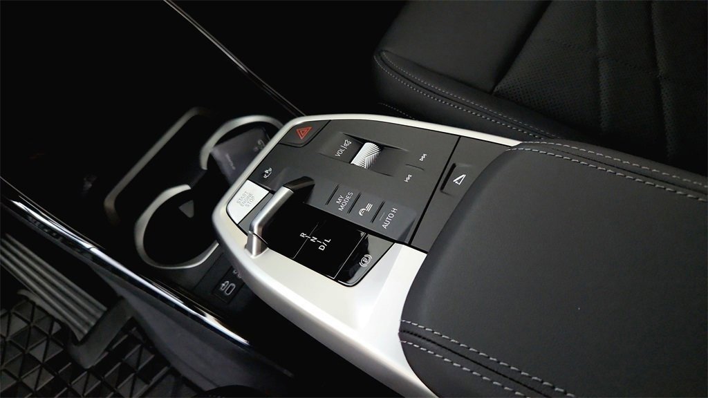 Used 2026 Space Silver Metallic BMW xDrive28i image 16