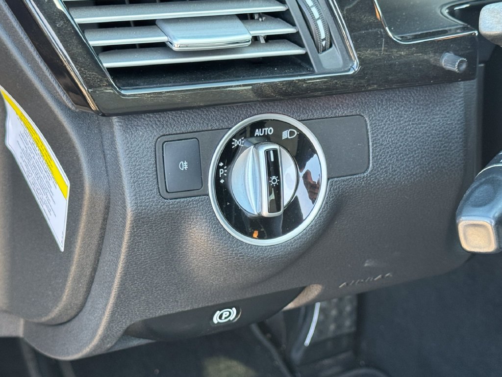 Used 2012  Mercedes-Benz E 350 image 23