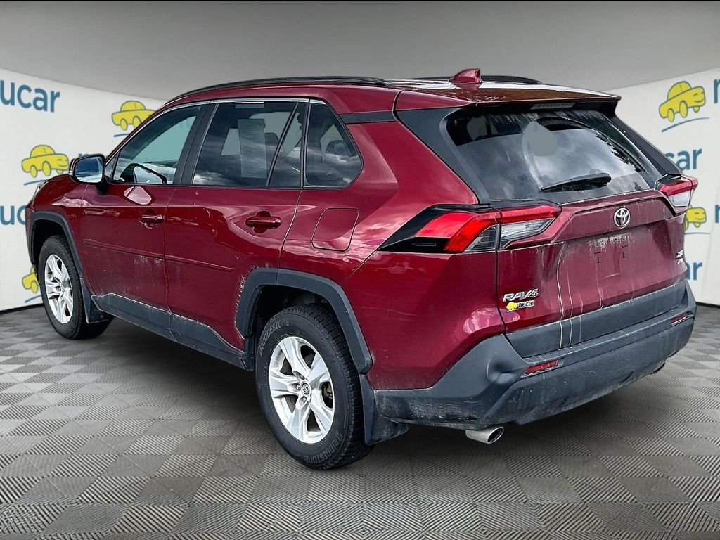 Used 2020 Pearl Toyota XLE image 3