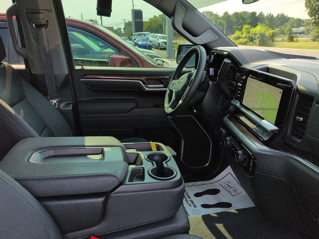 Used 2025 Black Chevrolet LT image 7