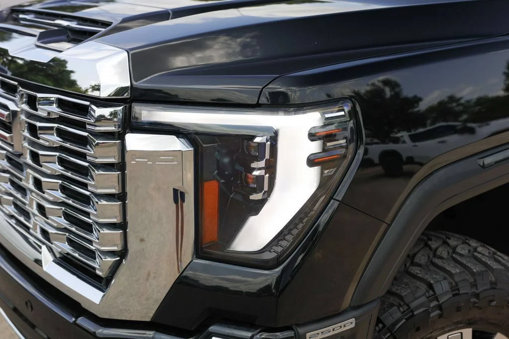 Used 2024 Onyx Black GMC Denali image 3