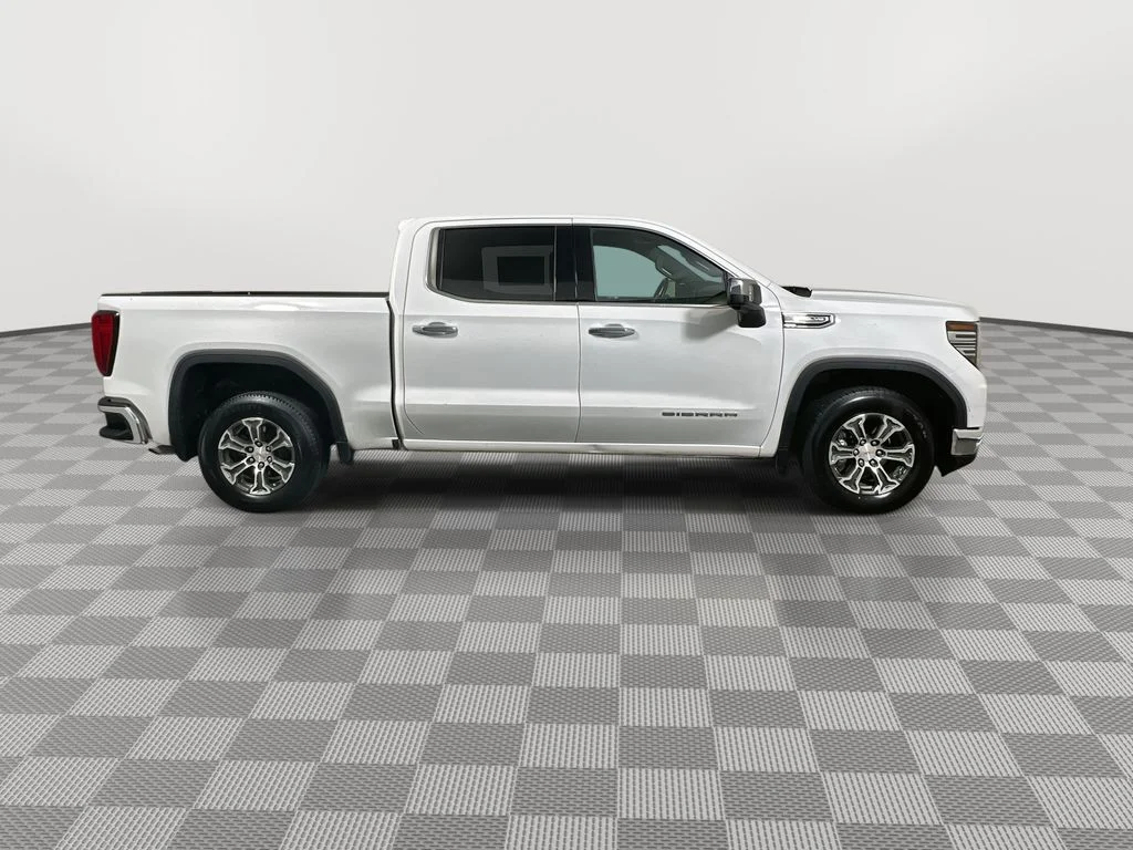 Used 2024 White GMC SLT image 9