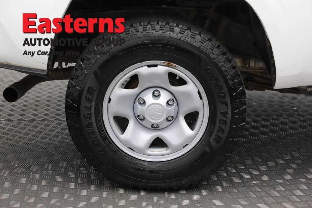 Used 2020 White Toyota SR image 27