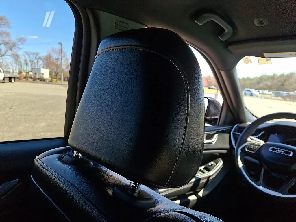 Used 2024 Baltic Gray Metallic Clearcoat Jeep Altitude image 14
