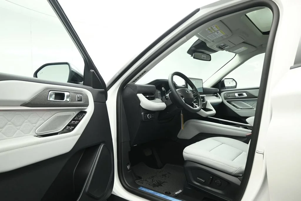 New 2026 White Ford Platinum image 6