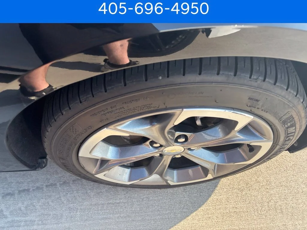 Pre-Owned 2021 Chevrolet Malibu LT