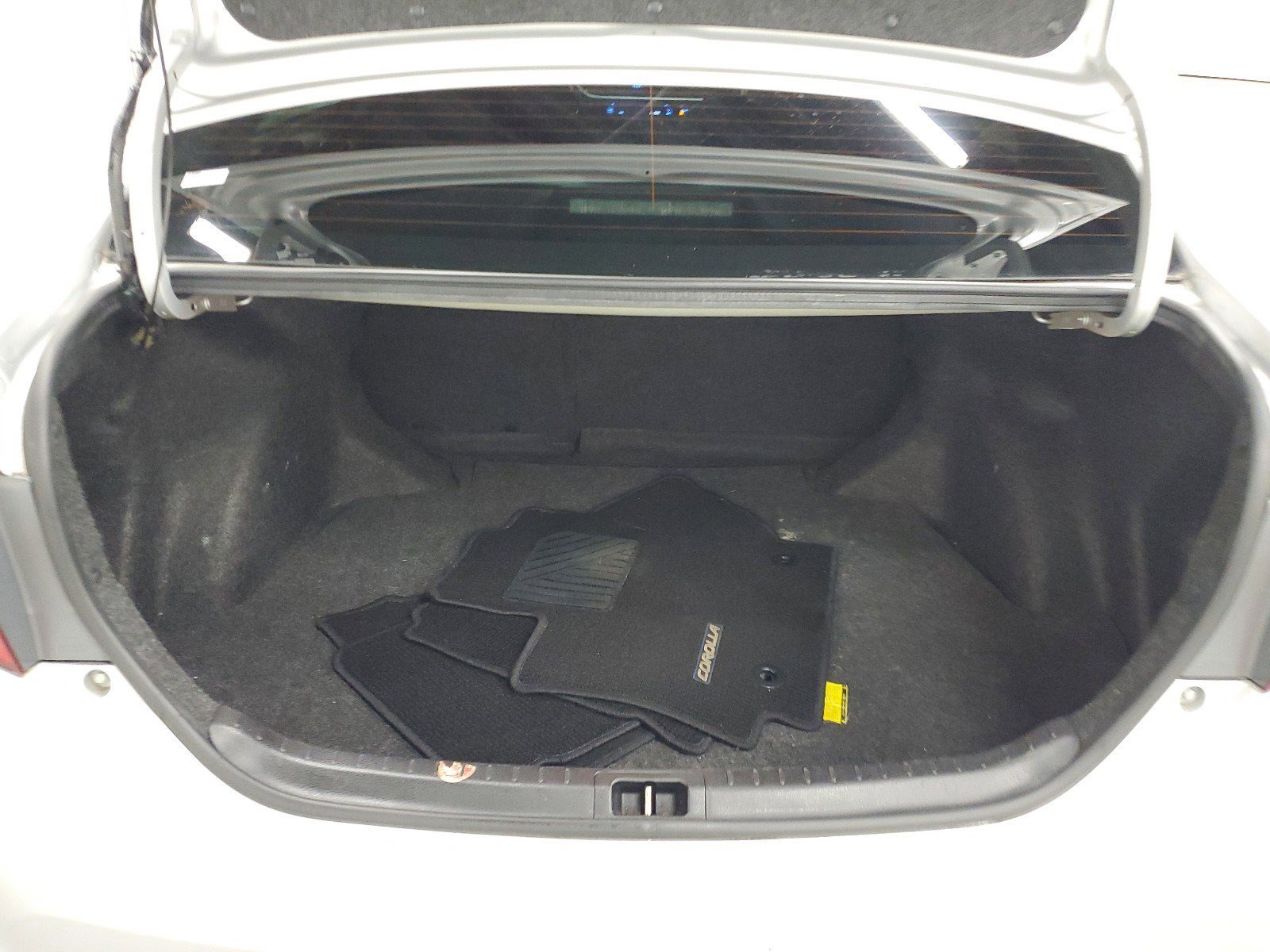 Used 2019 Classic Silver Metallic Toyota LE image 10