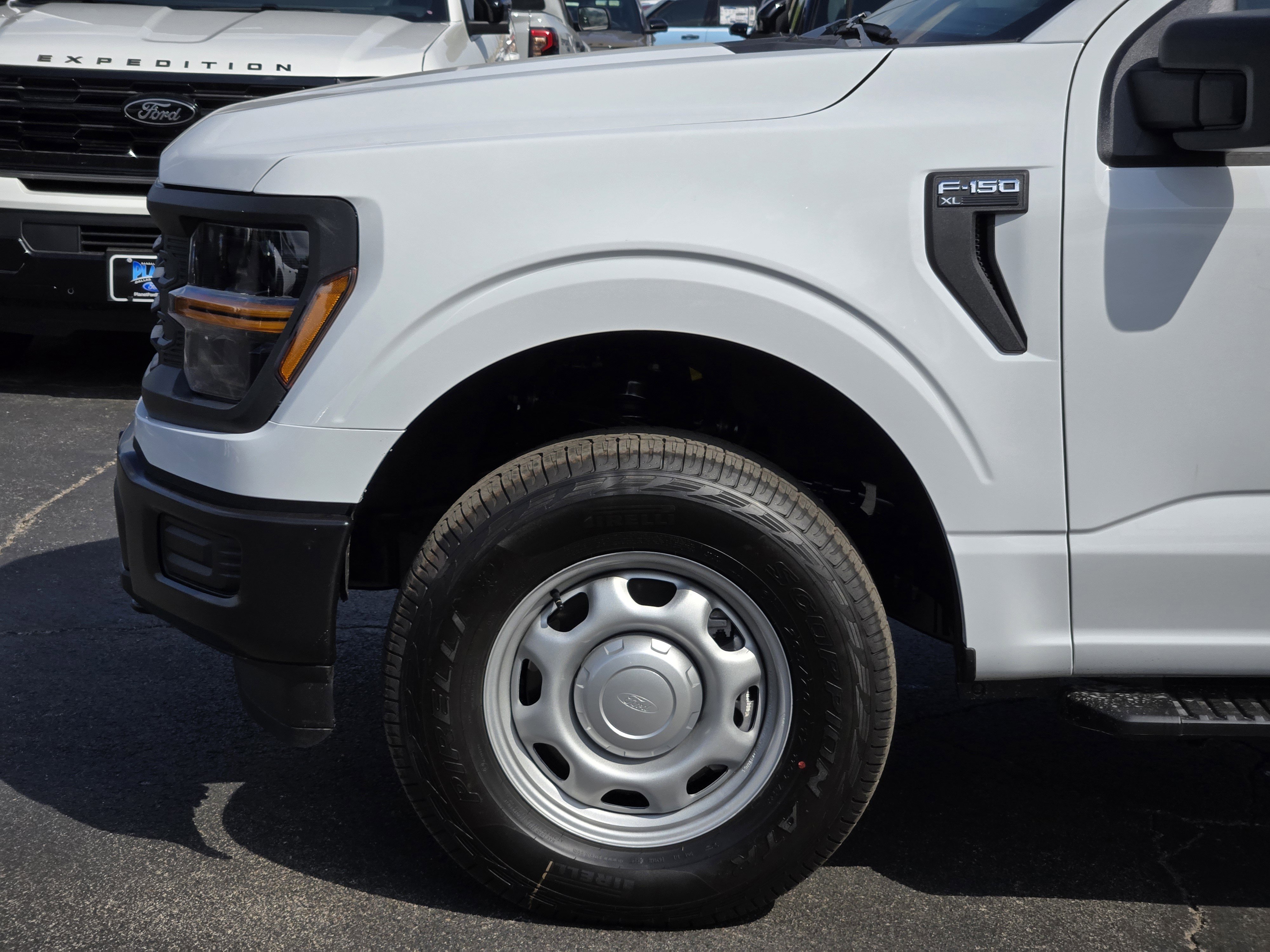 New 2026 Oxford White Ford XL image 6