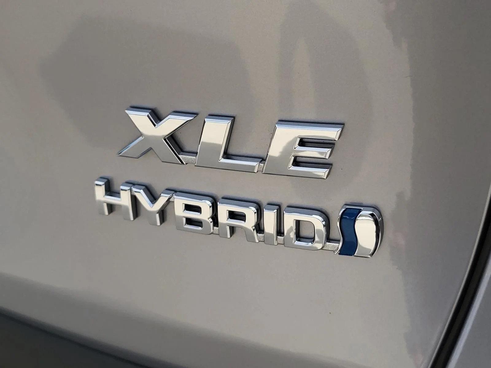 Used 2024 Silver Toyota XLE Premium image 6