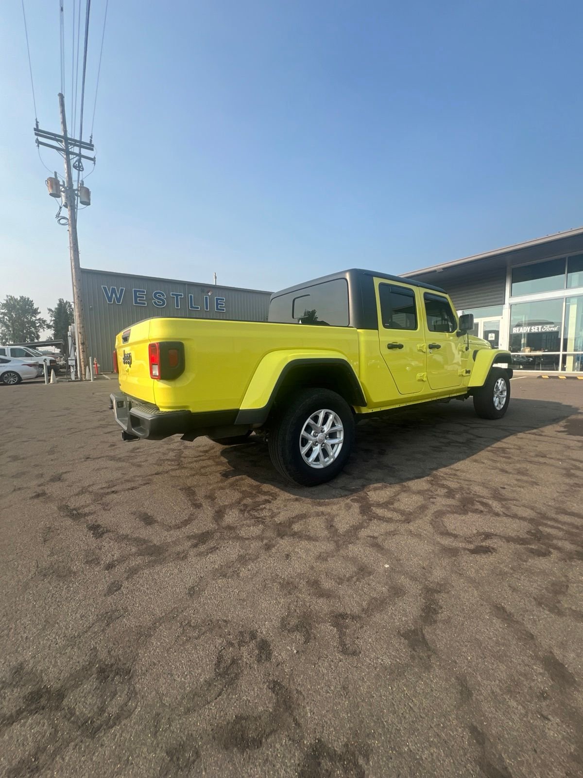 Used 2023 High Velocity Clearcoat Jeep Sport S image 5