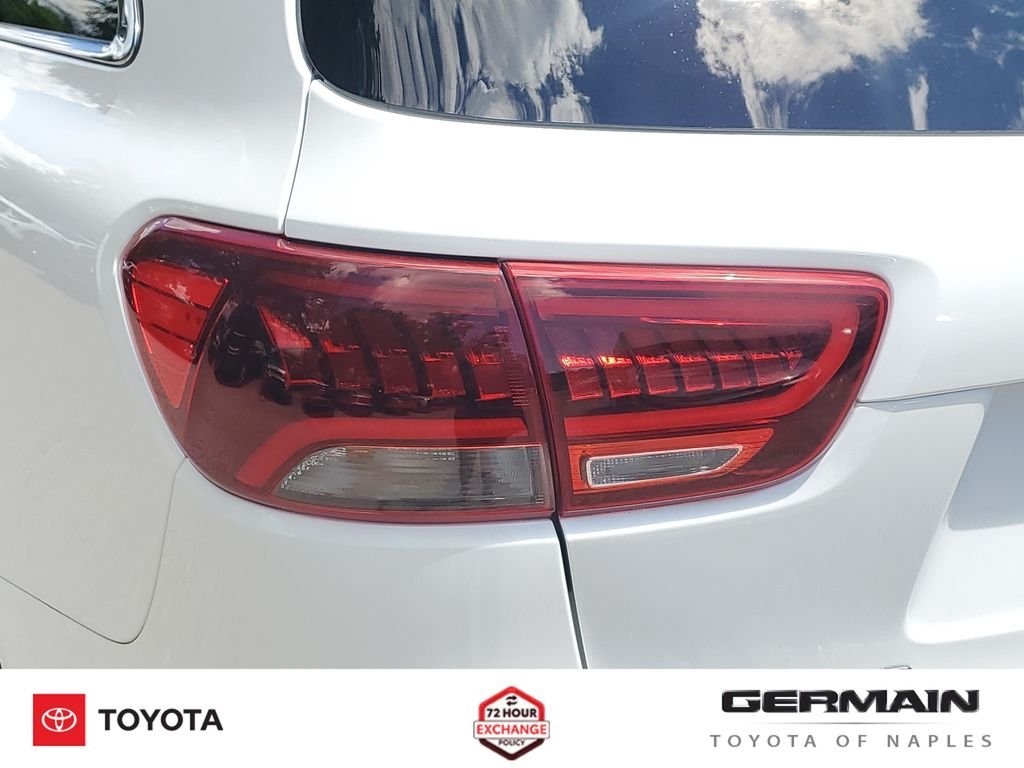 Used 2019 White Kia EX image 17
