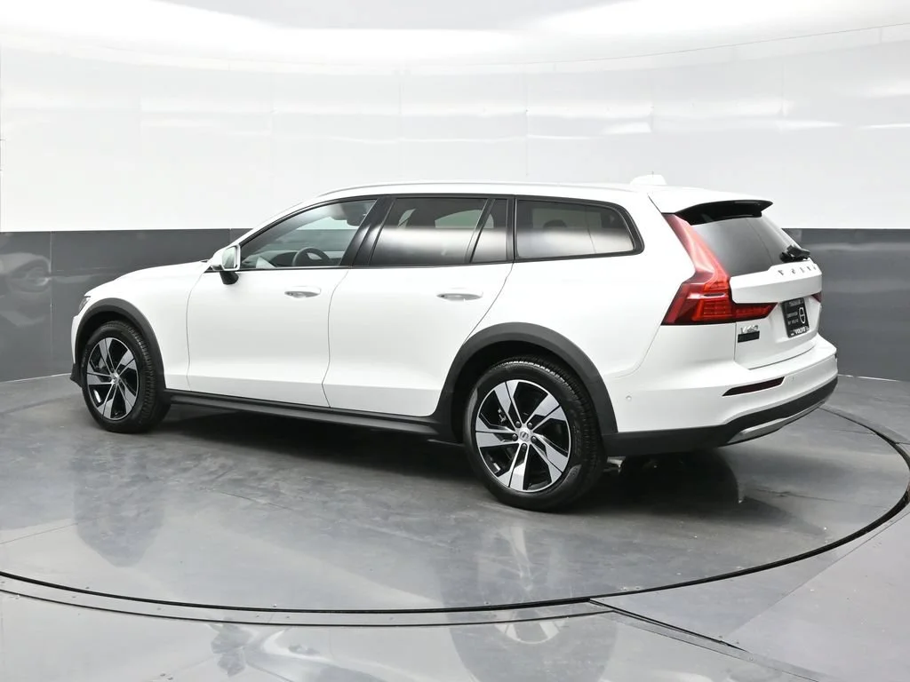 Certified Used 2026 Crystal White Volvo Plus image 4