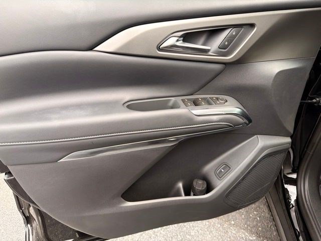 Used 2026 Mosaic Black Metallic Chevrolet AWD LT image 32
