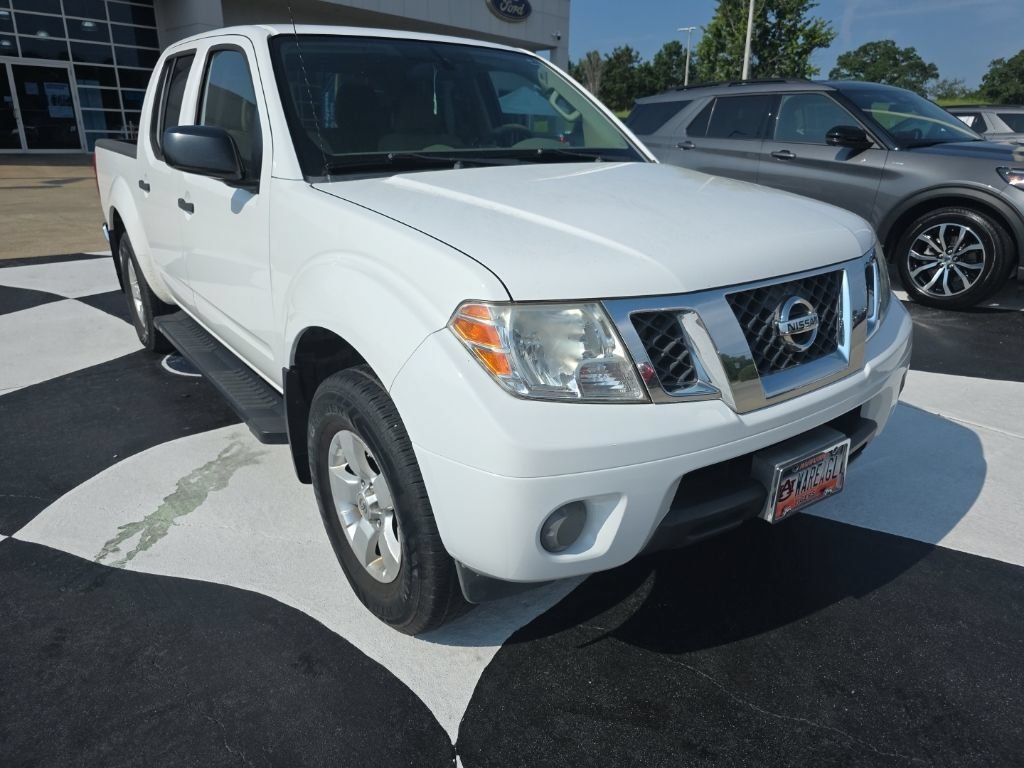 Used 2012 White Nissan SV image 10