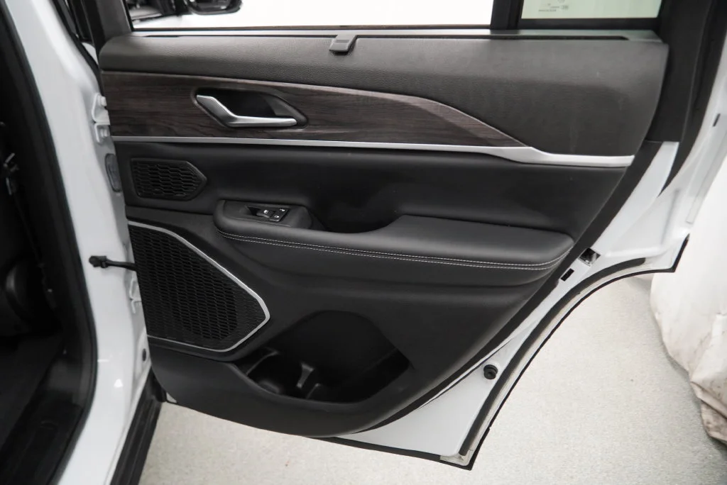 Used 2023 White Jeep 4xe image 38
