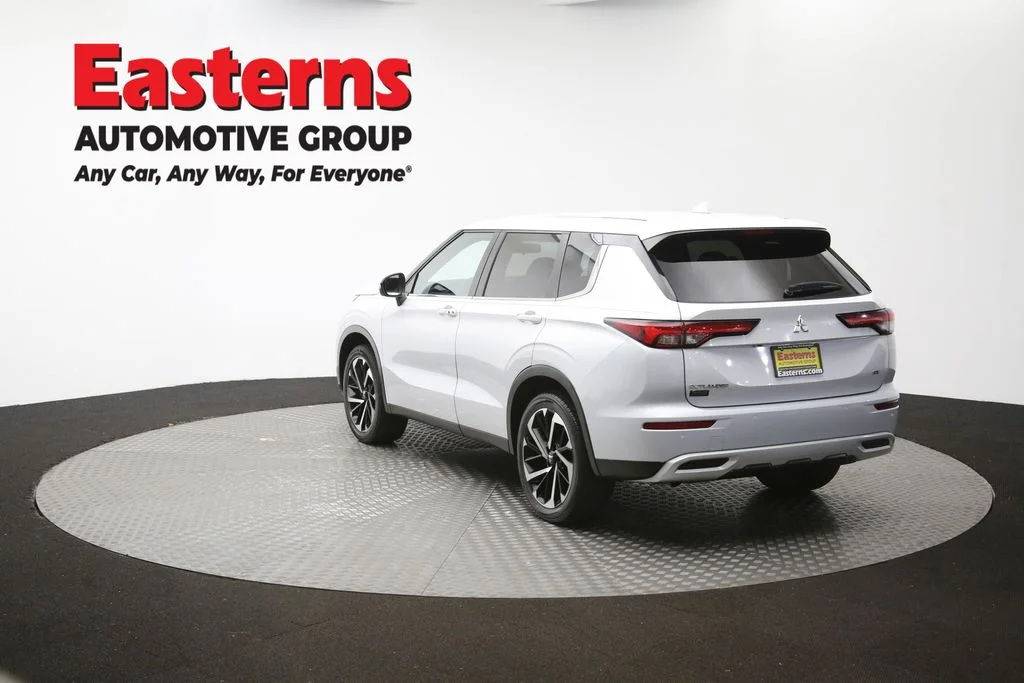 Used 2024 White Mitsubishi SE image 64