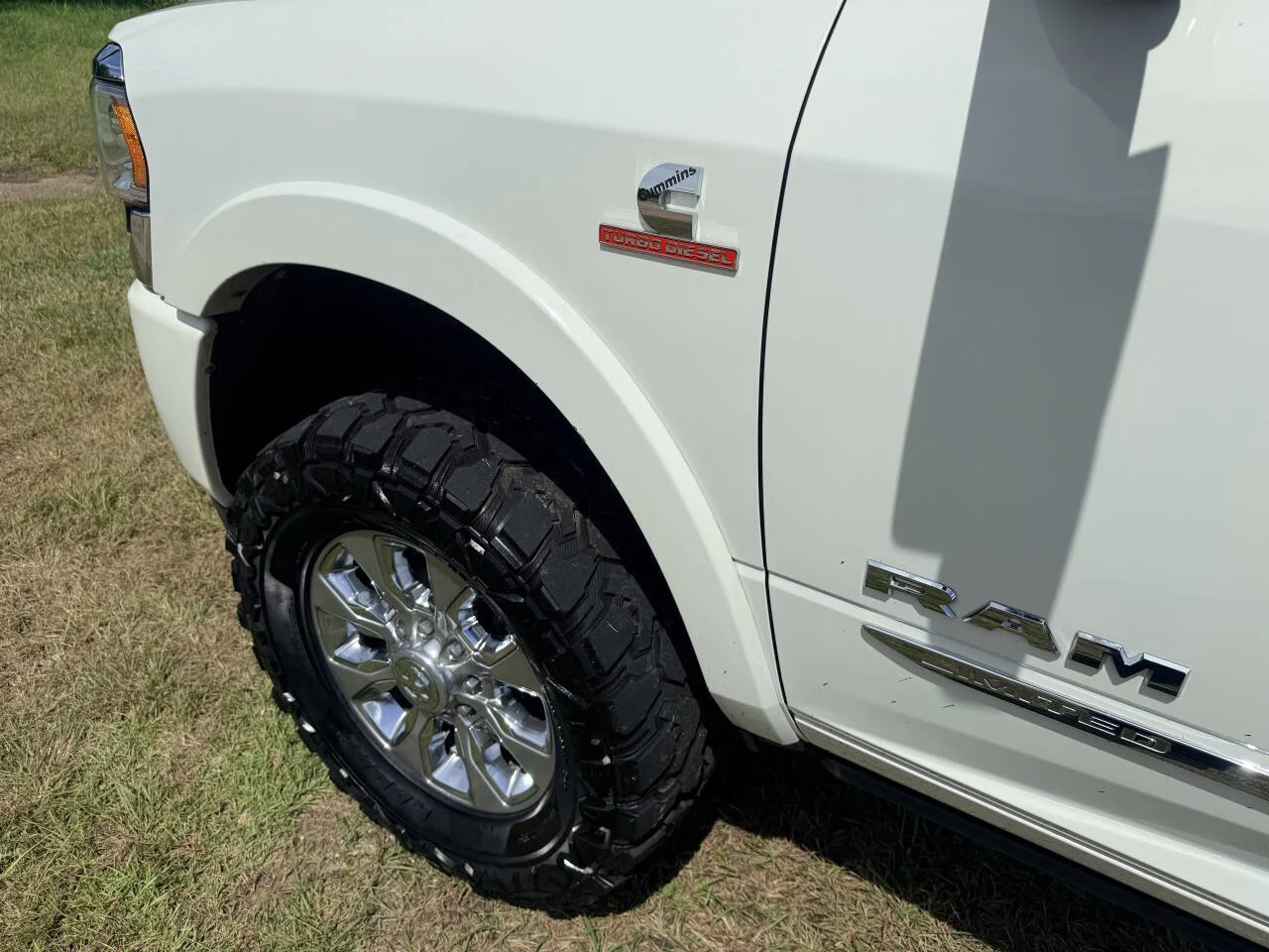 Used 2019 White RAM Limited 4x4 4dr Crew Cab 6.3 ft. SB Pickup image 9