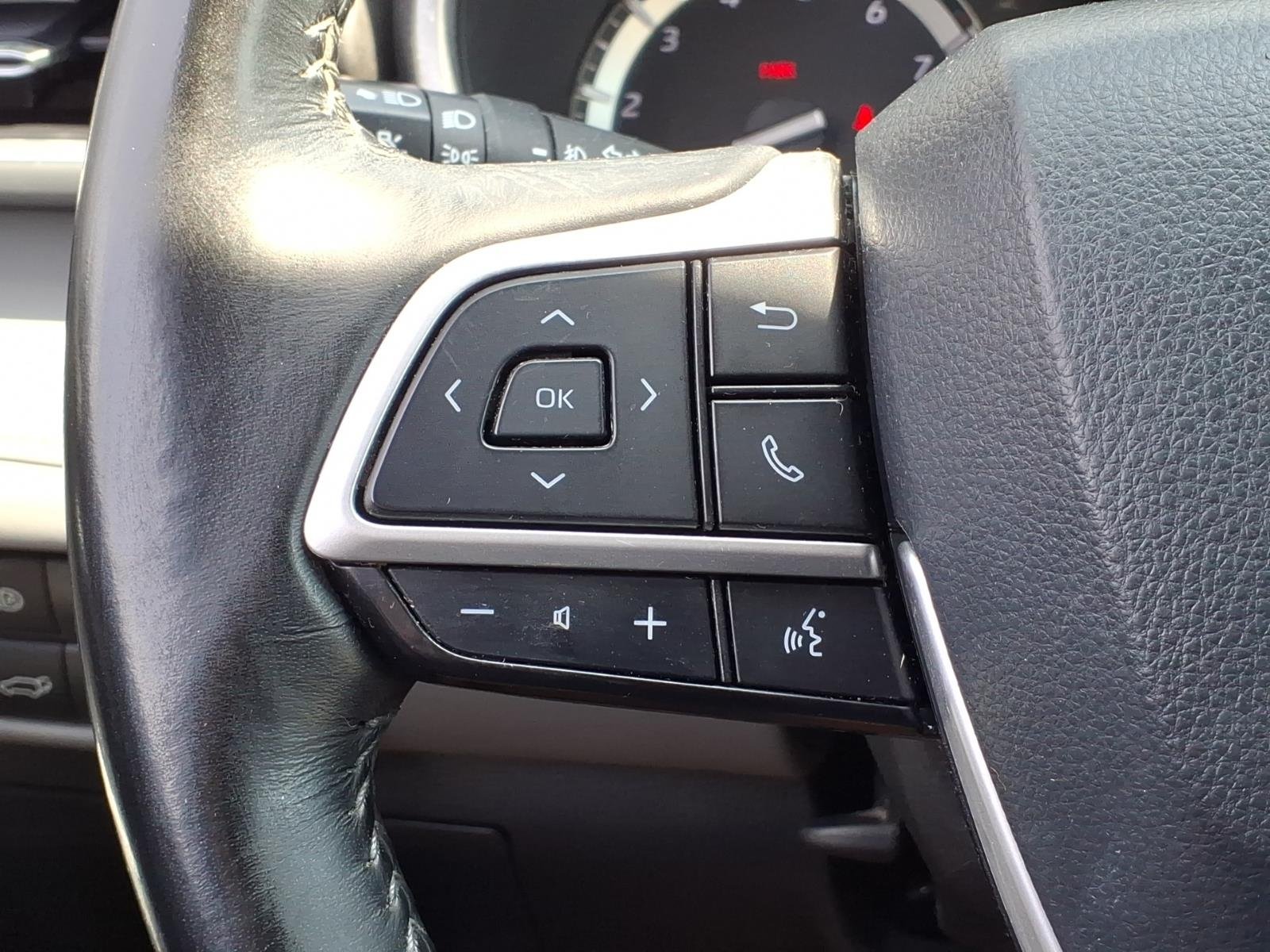 Used 2022 Wind Chill Pearl Toyota XLE image 24