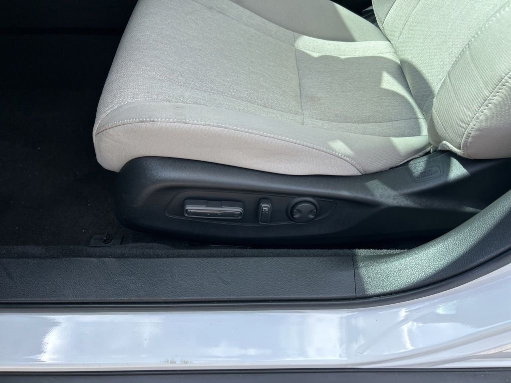 Used 2025  Honda SE image 16
