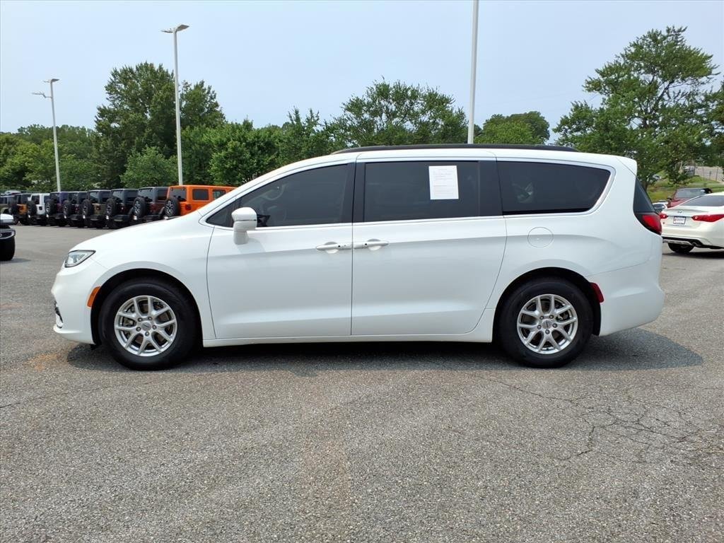Used 2022 Bright White Clearcoat Chrysler Touring L image 7