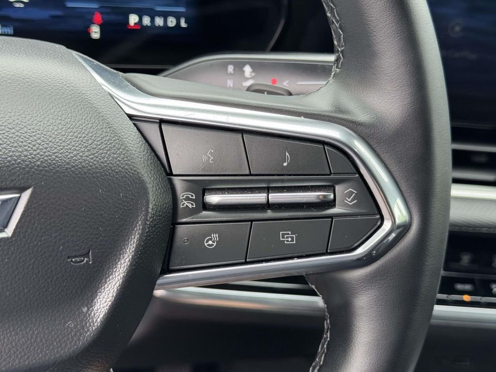 Used 2025 White Chevrolet LT image 11