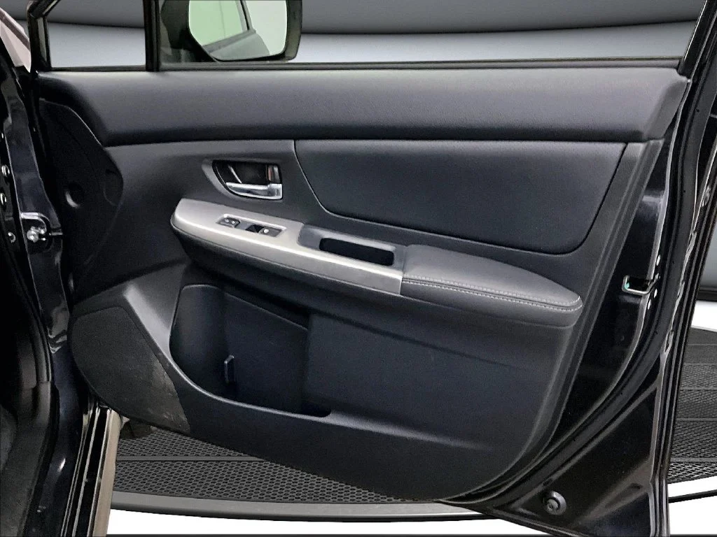 Used 2015 Gray Subaru 2.0i Limited image 27