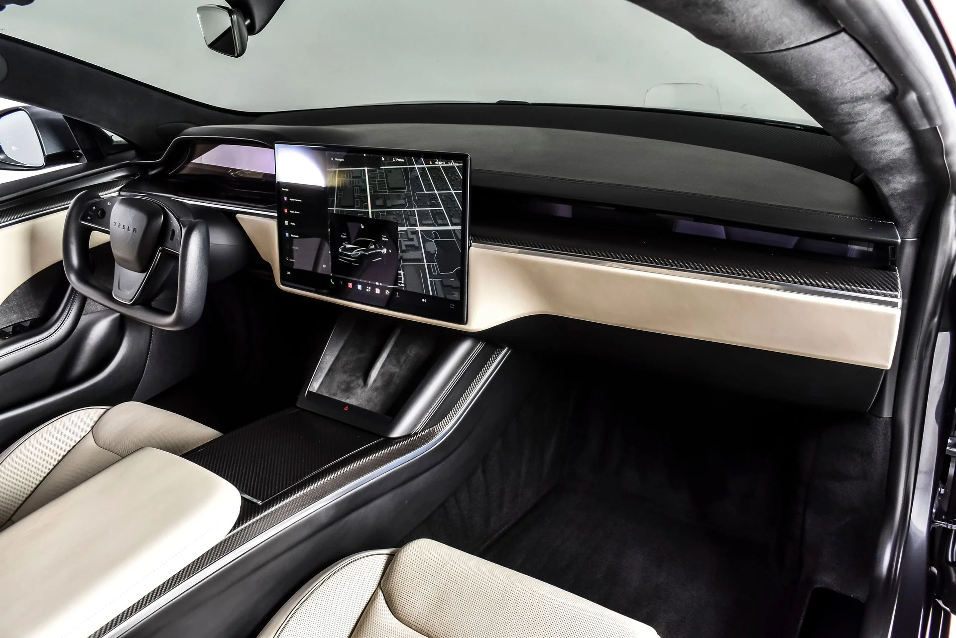 Used 2021 Midnight Silver Metallic Tesla Plaid image 23