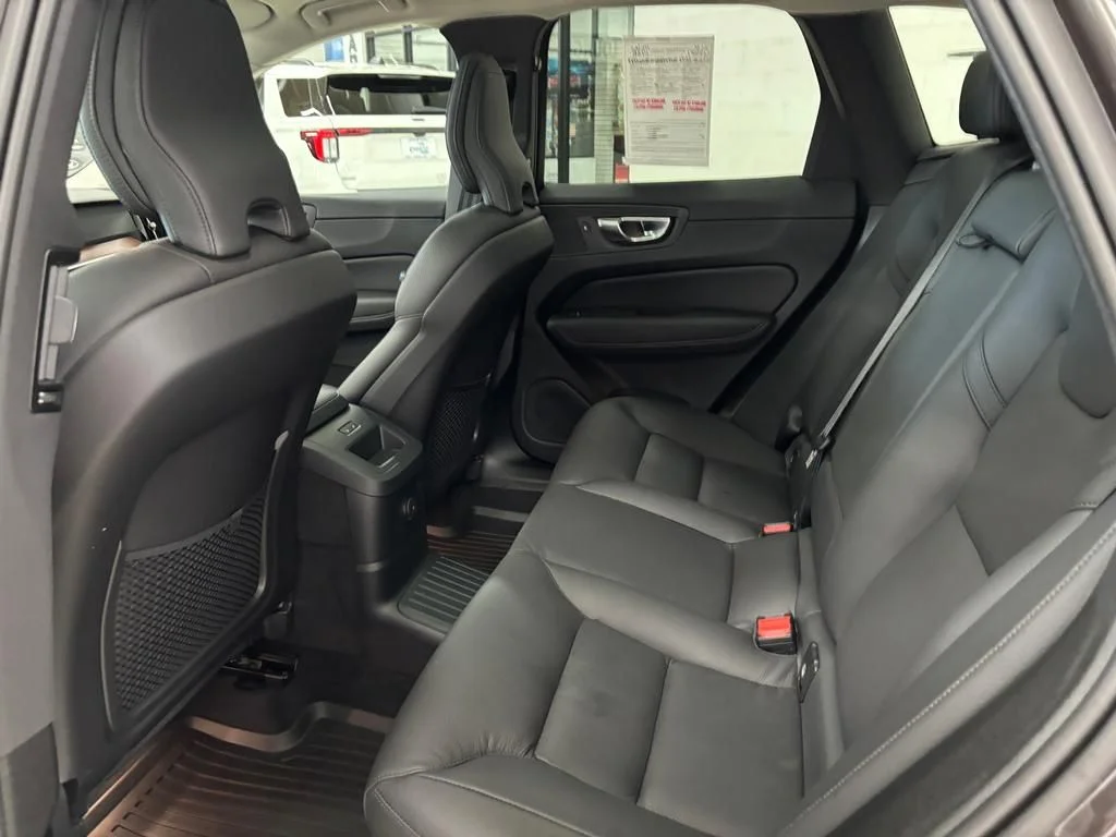 2024 Volvo XC60 Plus - Photo 11