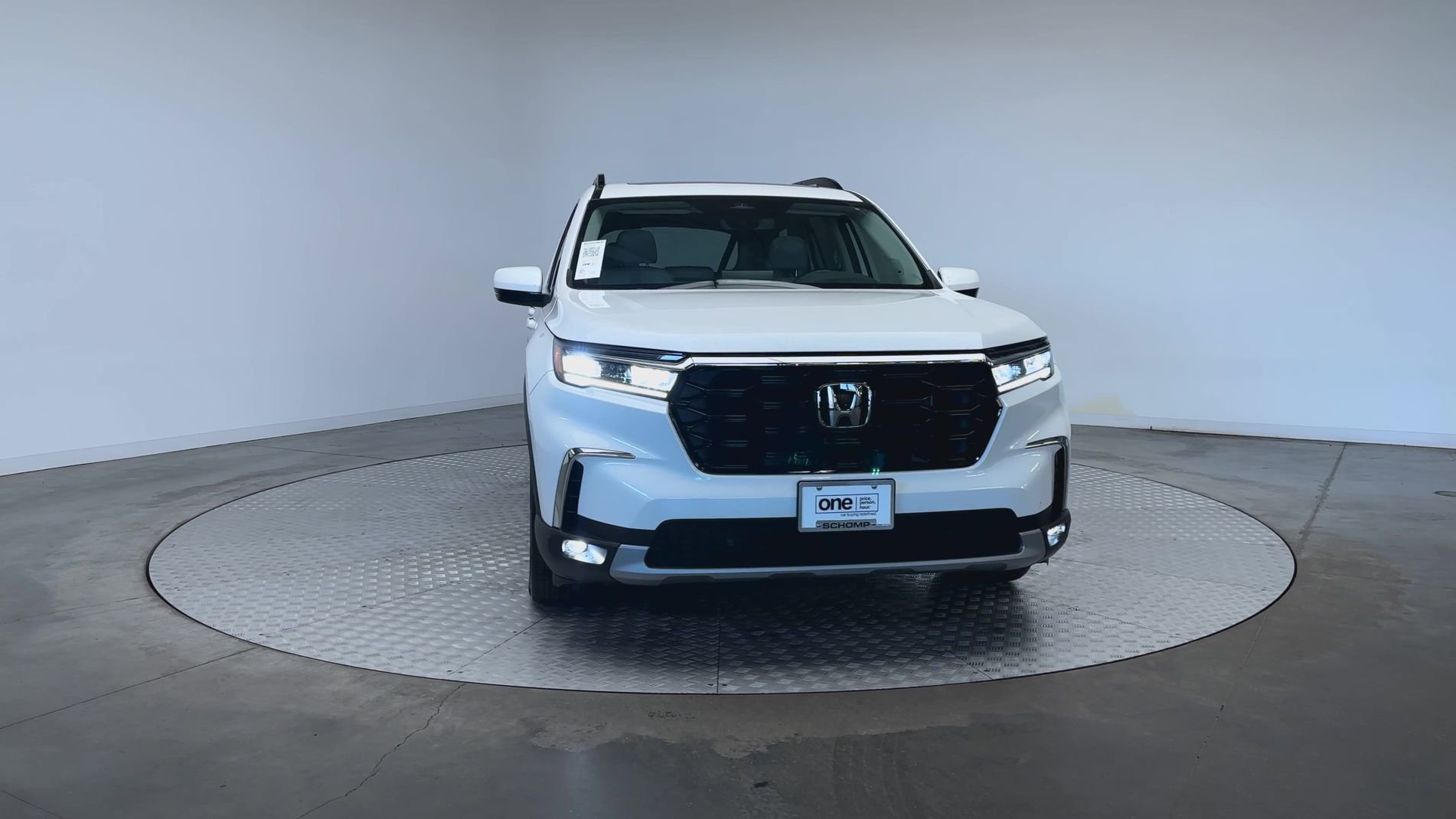Used 2023 Platinum White Pearl Honda Touring image 3
