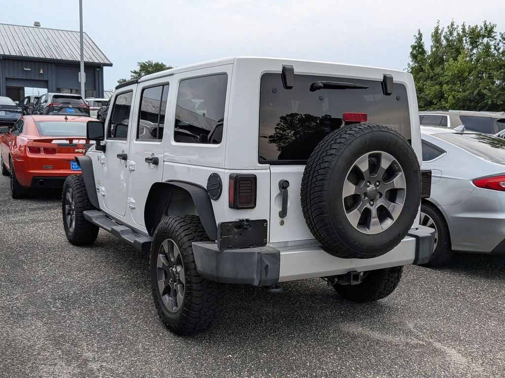 Used 2012 White Jeep Unlimited Sahara image 2