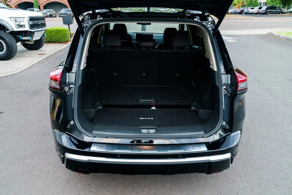 New 2026 Super Black Nissan Platinum image 8