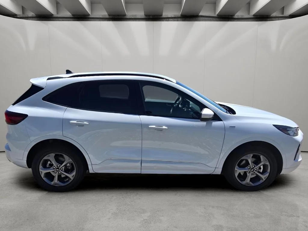 Used 2023 OXFORD WHITE Ford ST-Line Select image 6