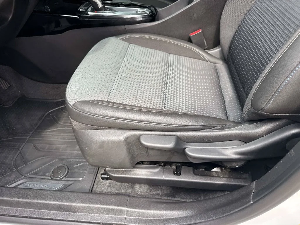 Used 2025 White Chevrolet LT image 22