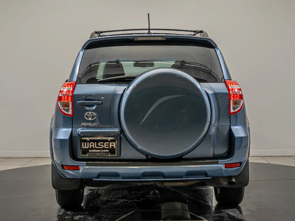 Used 2011 Pacific Blue Metallic Toyota Limited image 7