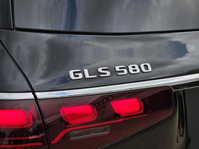 Used 2025 Black Mercedes-Benz GLS 580 image 36