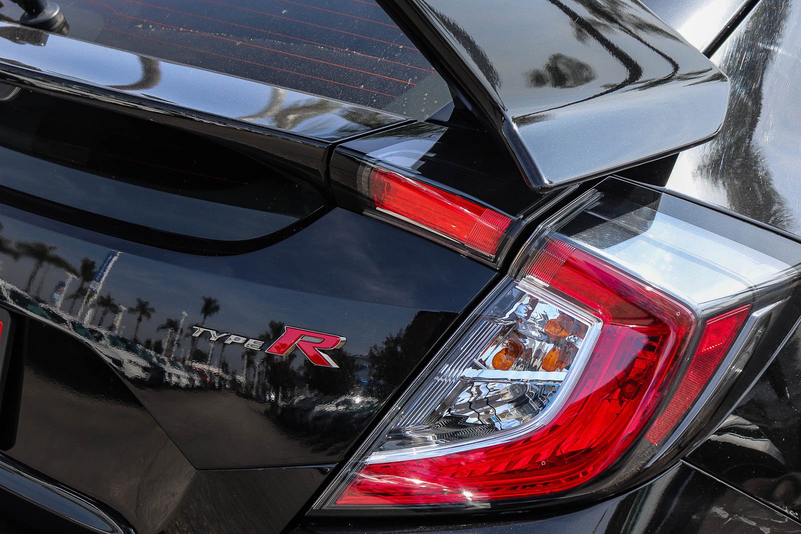 Used 2018 Crystal Black Pearl Honda Touring image 8