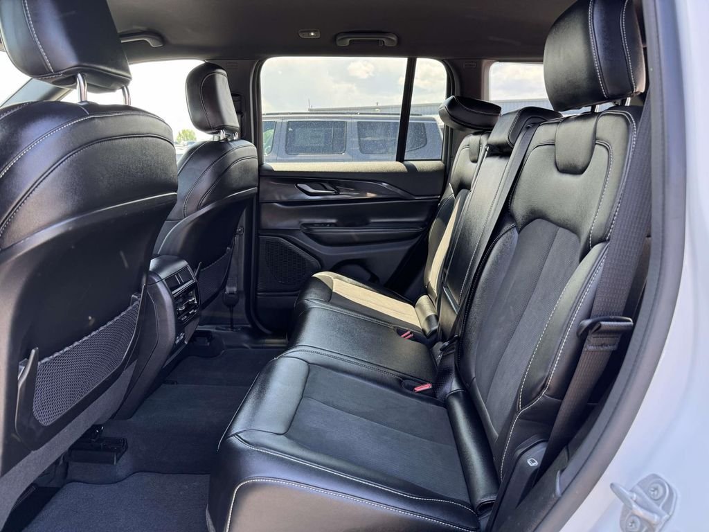Used 2023 White/off-white Jeep Altitude X image 14