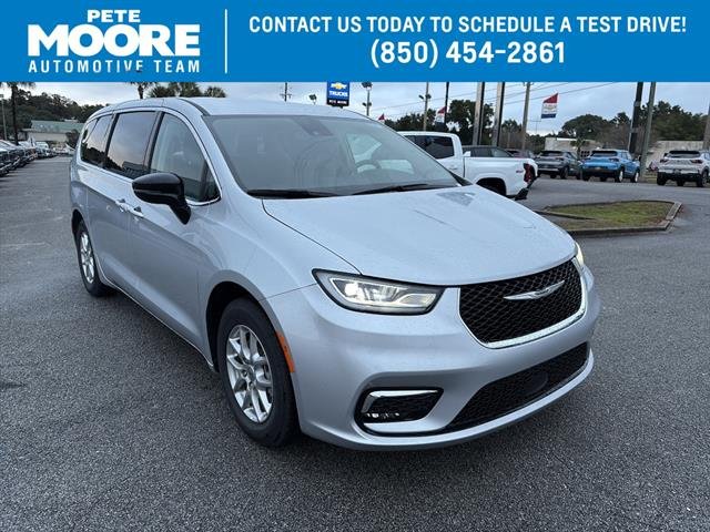 2024 Chrysler Pacifica Touring L's photo