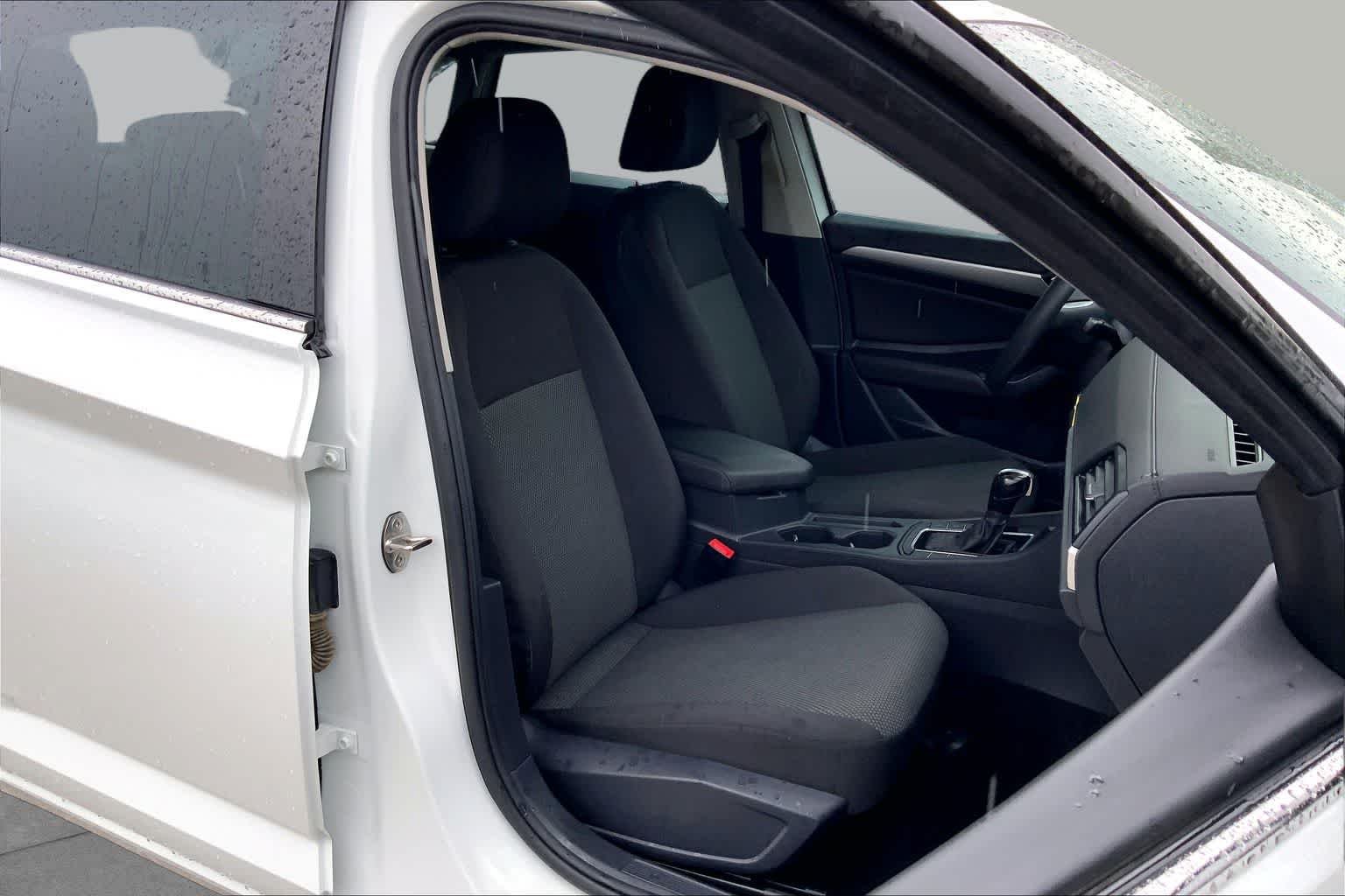 Used 2021 Pure White Volkswagen S image 8