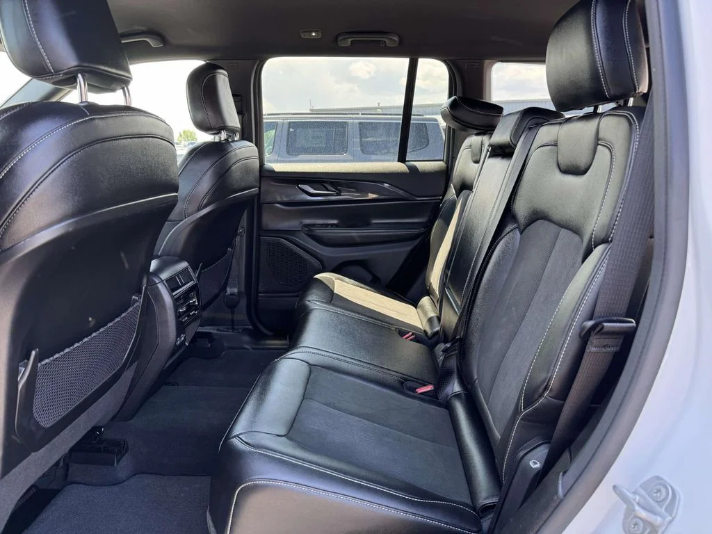 Used 2023 White/off-white Jeep Altitude X image 14