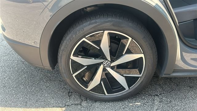 Certified Used 2025 Gray Volkswagen Pro S image 17