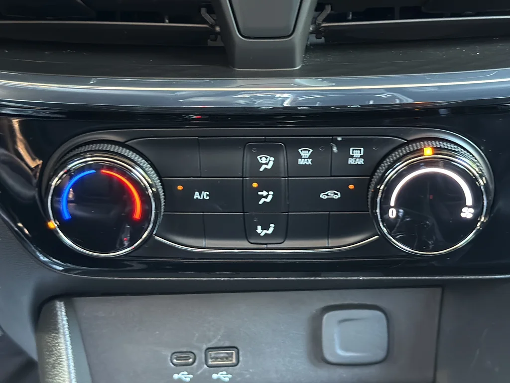 Used 2024 White Buick Sport Touring image 19