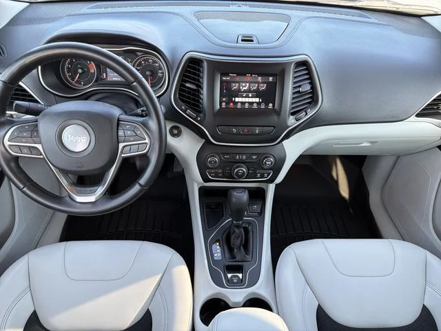 Used 2021 Beige Jeep Latitude Plus image 13