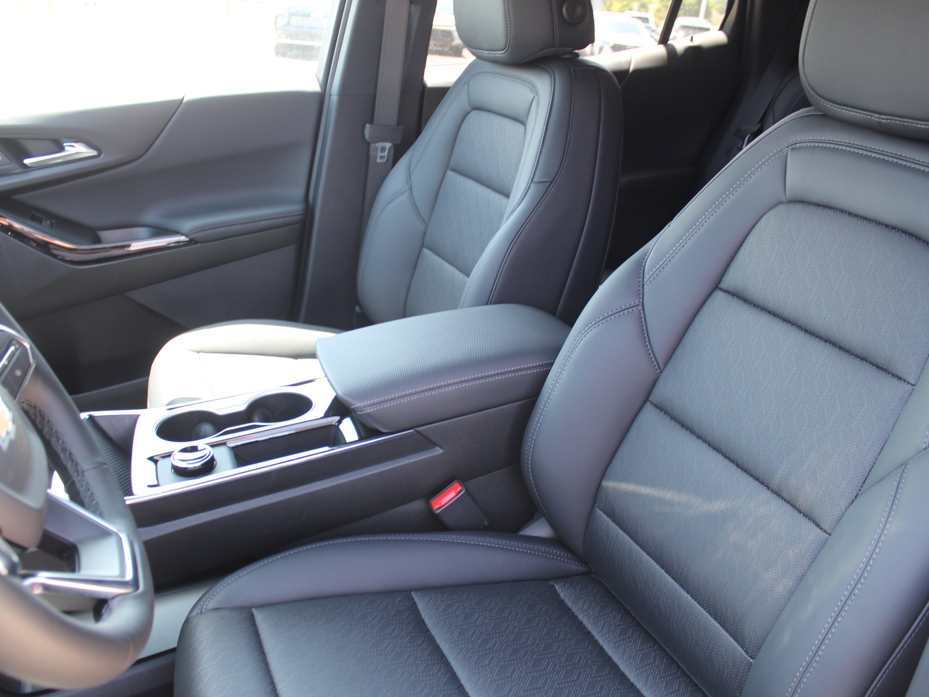 2027 Chevrolet Equinox LT - Photo 9