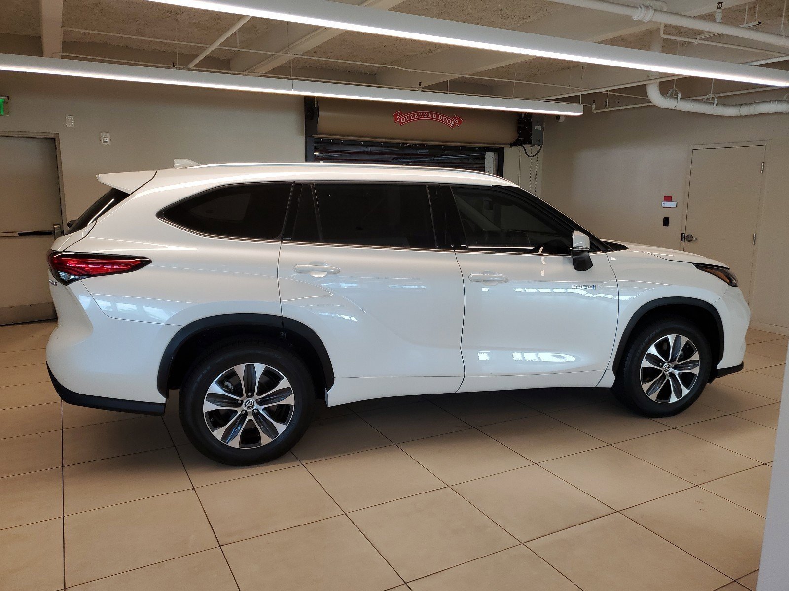 Used 2021 Blizzard Pearl Toyota Hybrid XLE image 8