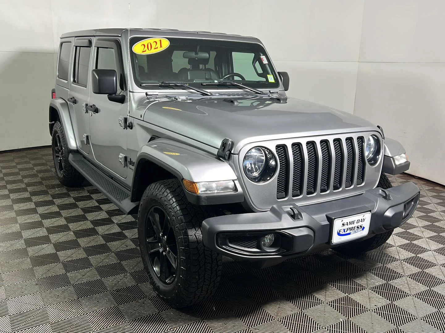Used 2021 Billet Silver Metallic Clearcoat Jeep Unlimited Sahara Altitude image 4