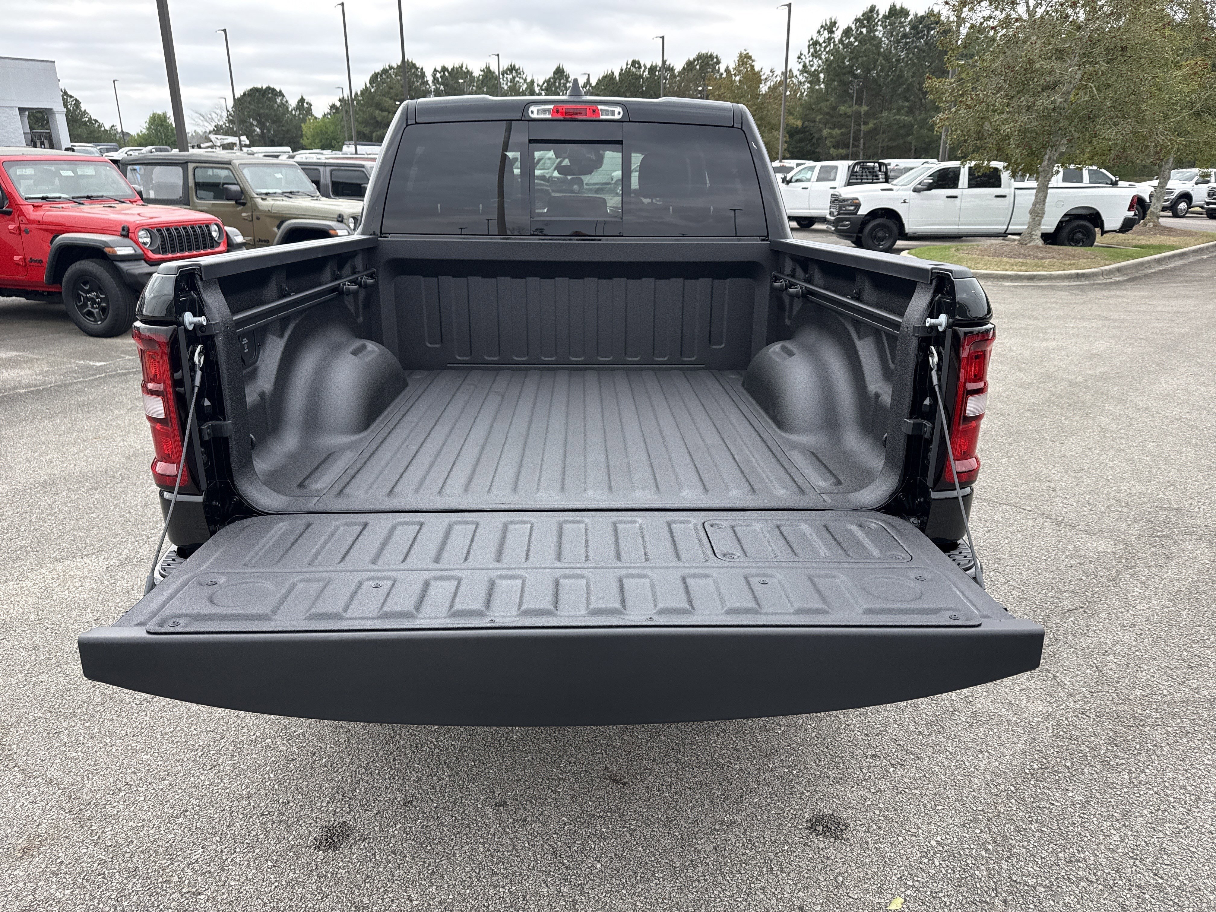 New 2026 Diamond Black Crystal Pearl-Coat Exterior Paint RAM Laramie image 20