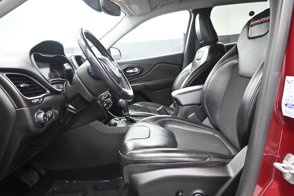 Used 2020 Velvet Red Pearlcoat Jeep Trailhawk image 10