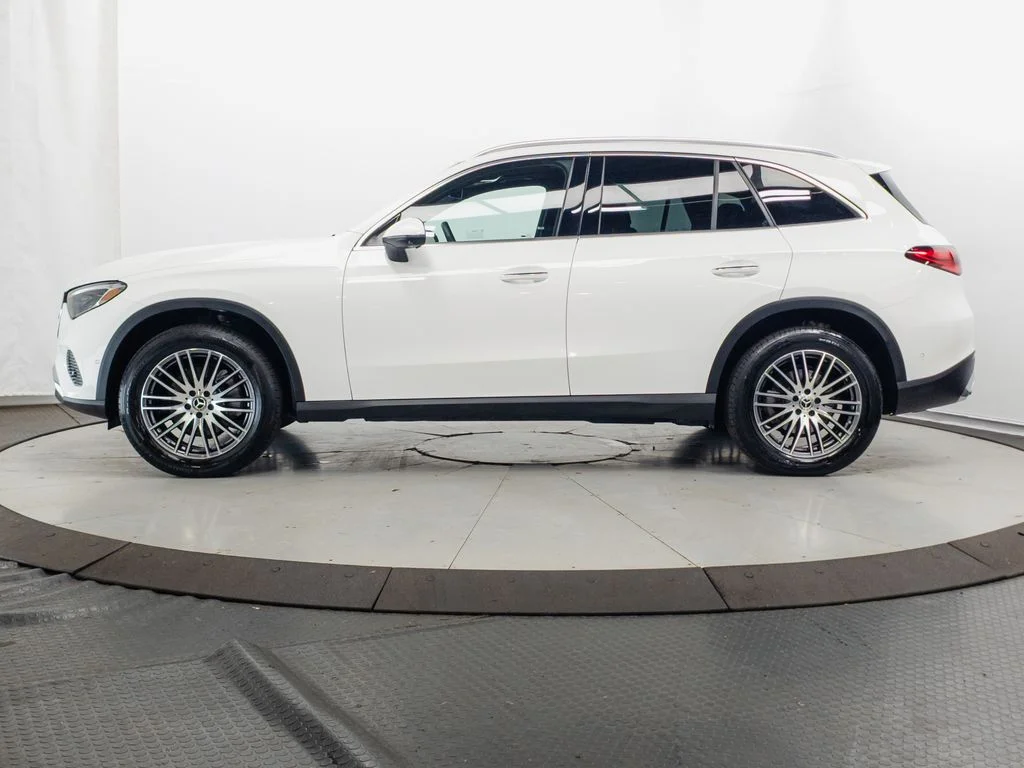 Certified Used 2026 Polar White Mercedes-Benz GLC 300 image 4