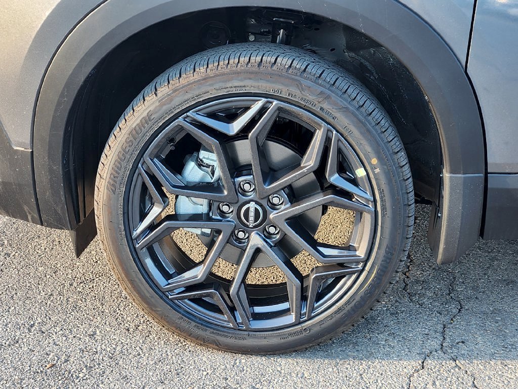New 2027 Gun Metallic Nissan SR image 9